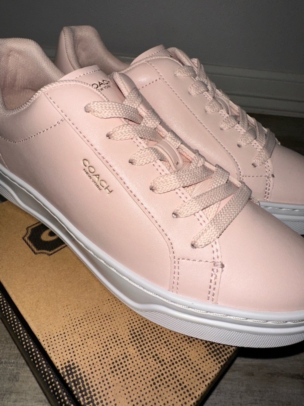 COACH Women's Blush Pink Leather Low-Top Sneakers 💗 - Picture 3 of 9